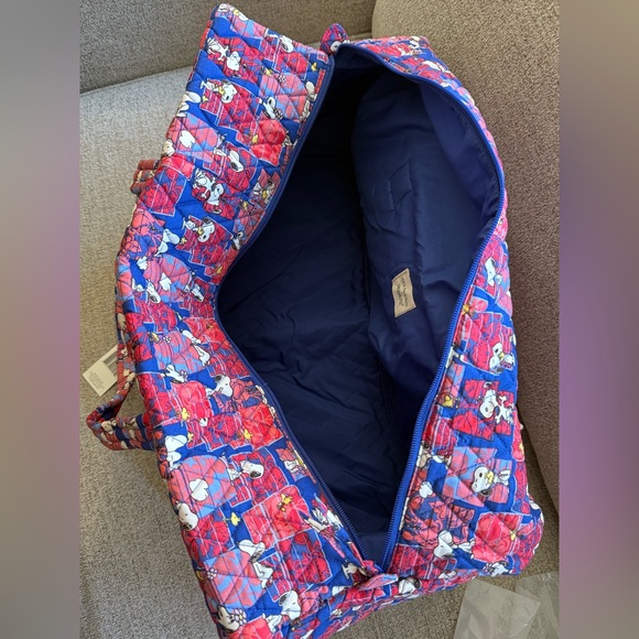 Vera Bradley Peanuts Snoopy’s House Large Travel Duffel Bag NWT - Picture 7 of 8